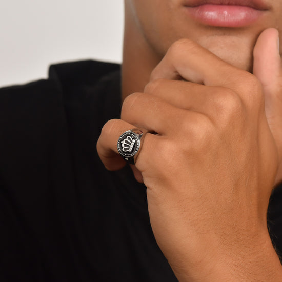 BAGUE HOMME EN ACIER AVEC COURONNE ET ÉMAIL NOIR