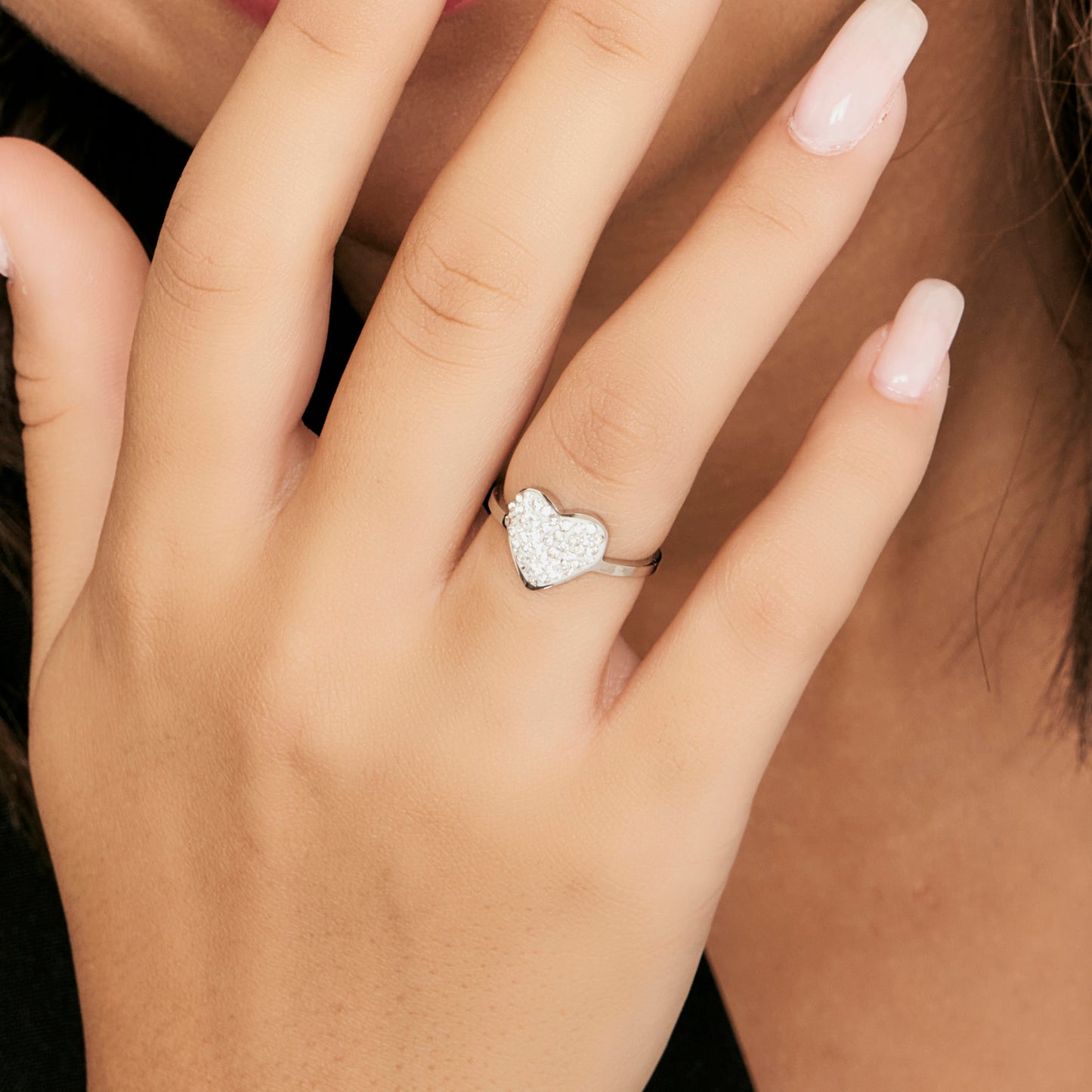 BAGUE EN ACIER POUR DAMES AVEC COEUR ET CRISTAUX BLANCS TAILLE : S