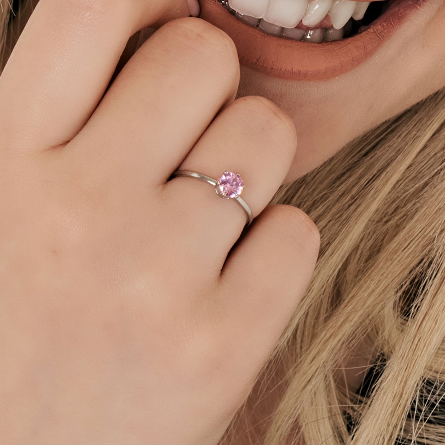 BAGUE SOLITAIRE EN ACIER POUR FEMME AVEC CRISTAL ROSE