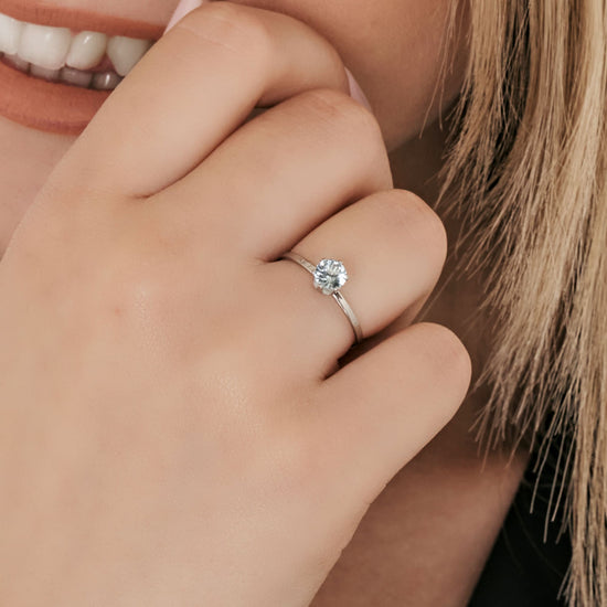 BAGUE SOLITAIRE POUR FEMME EN ACIER AVEC CRISTAL BLEU