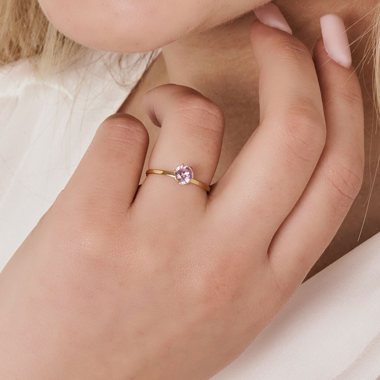 BAGUE SOLITAIRE EN ACIER POUR FEMME AVEC CRISTAL ROSE