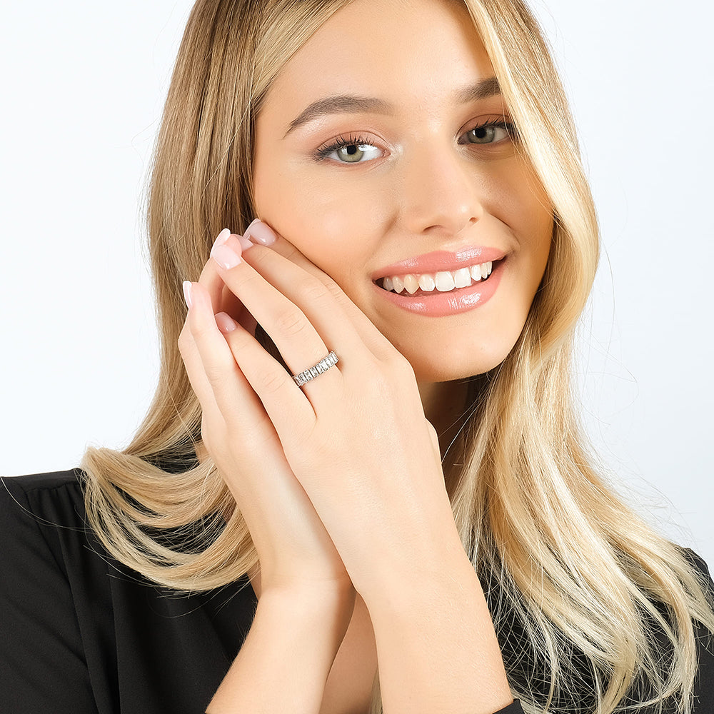 BAGUE POUR FEMMES EN ACIER OUVERT AVEC CRISTAUX BLANCS