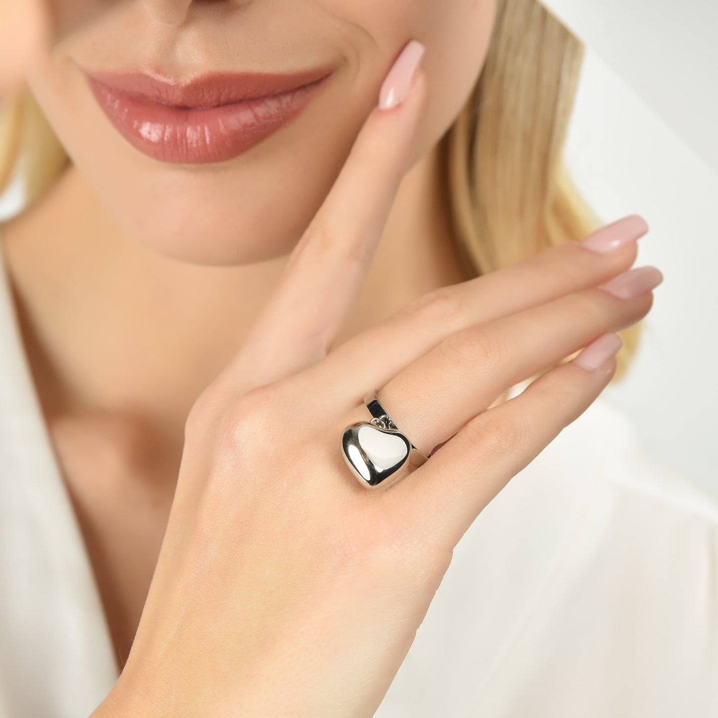 BAGUE EN ACIER POUR FEMME AVEC CŒUR SOLIDE