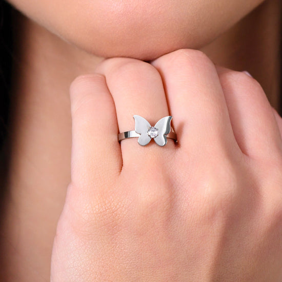 BAGUE POUR FEMME EN ACIER AVEC PAPILLON ET ZIRCON CUBIQUE