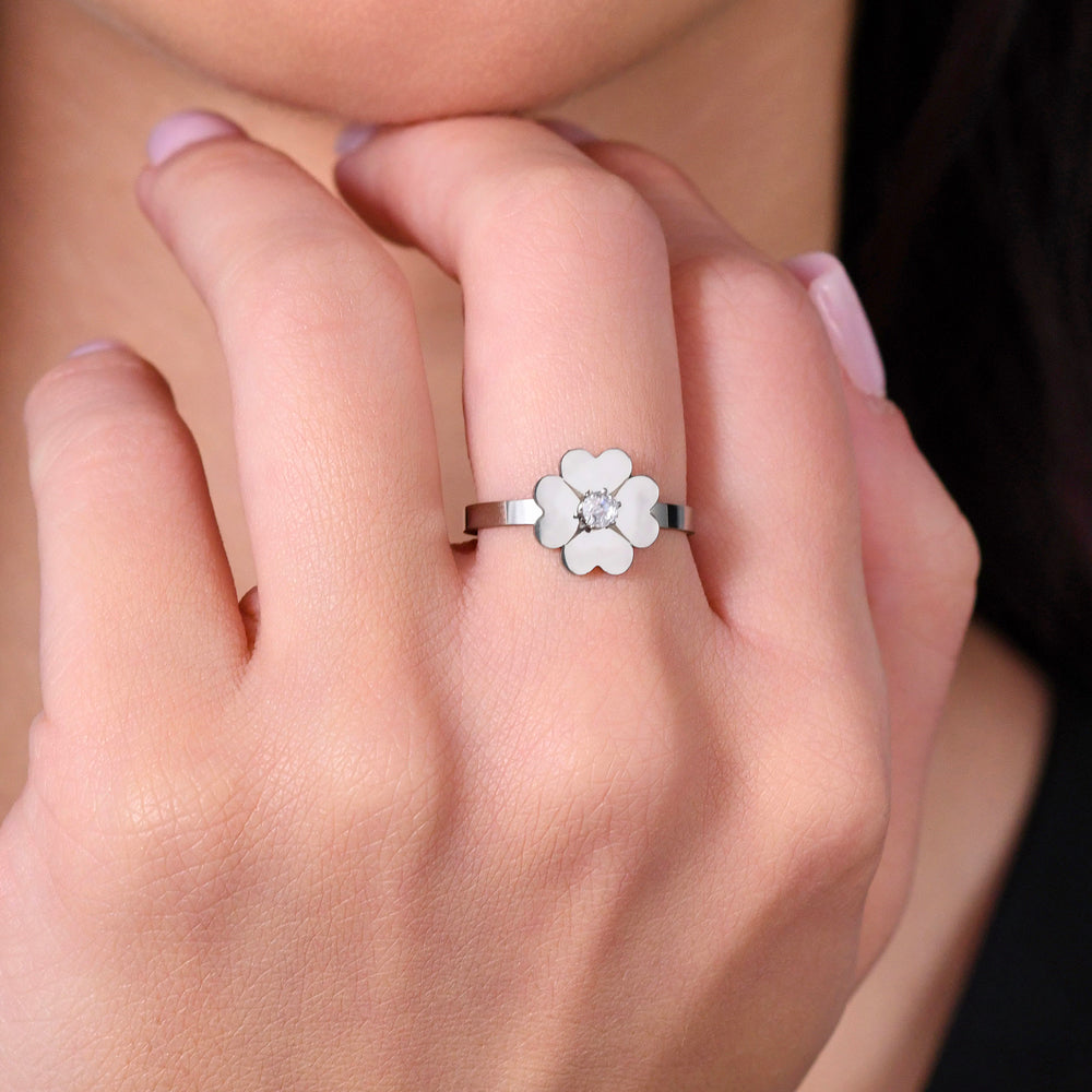 BAGUE POUR FEMME EN ACIER AVEC TRÈFLE À QUATRE FEUILLES ET ZIRCON CUBIQUE