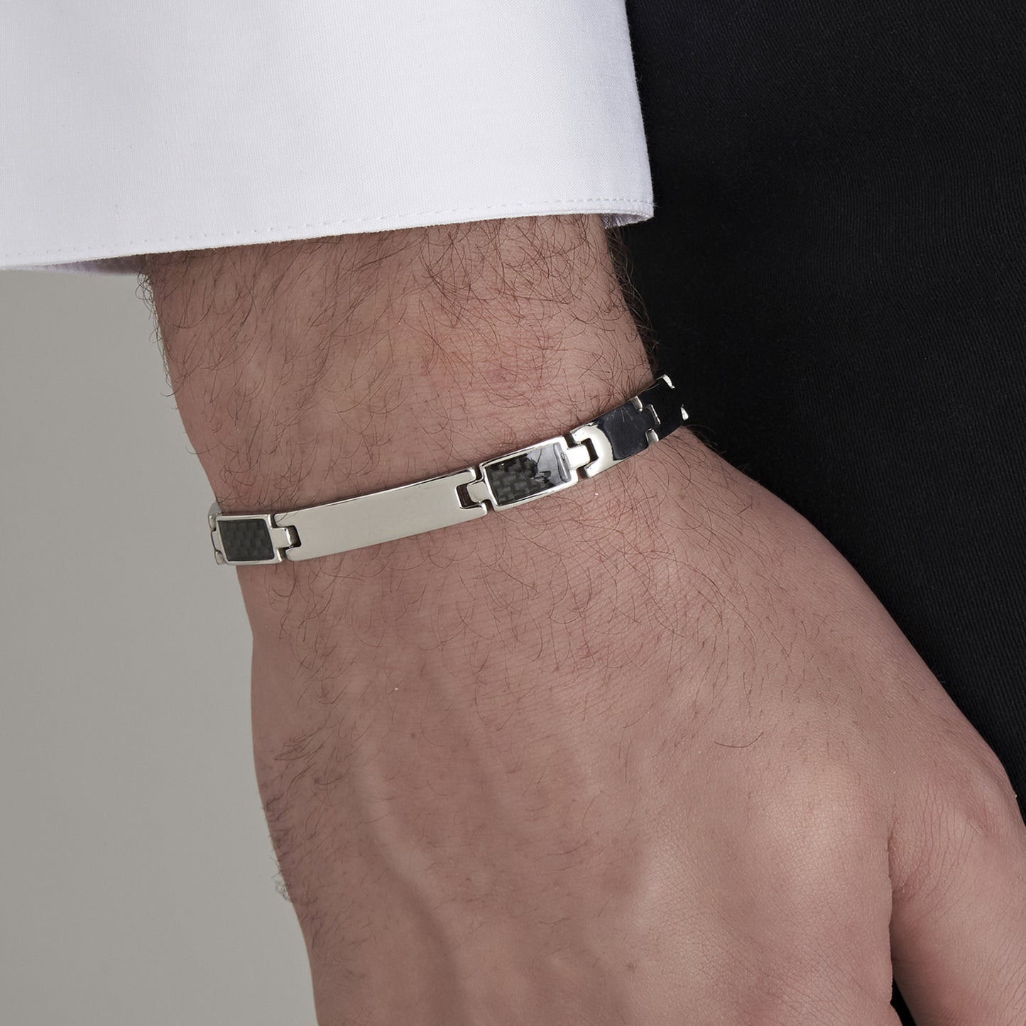 BRACELET POUR HOMME AVEC PLAQUE D'ACIER ET ÉLÉMENTS NOIRS