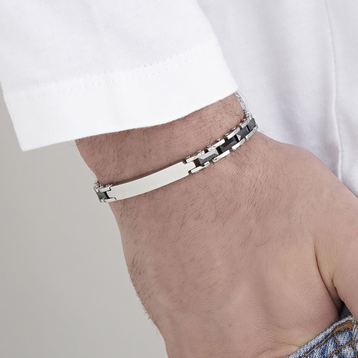 BRACELET POUR HOMME EN ACIER AVEC ÉLÉMENTS EN CÉRAMIQUE NOIRE ET MAILLONS NOIRS