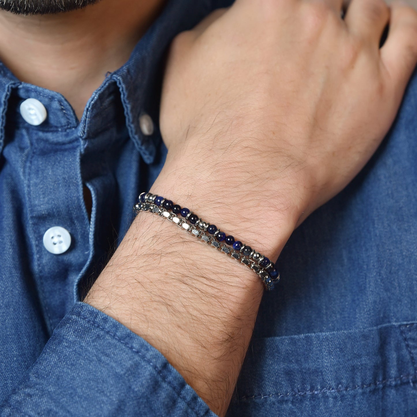 BRACELET POUR HOMME EN ACIER AVEC PIERRES BLEUES ET ÉLÉMENTS EN ACIER