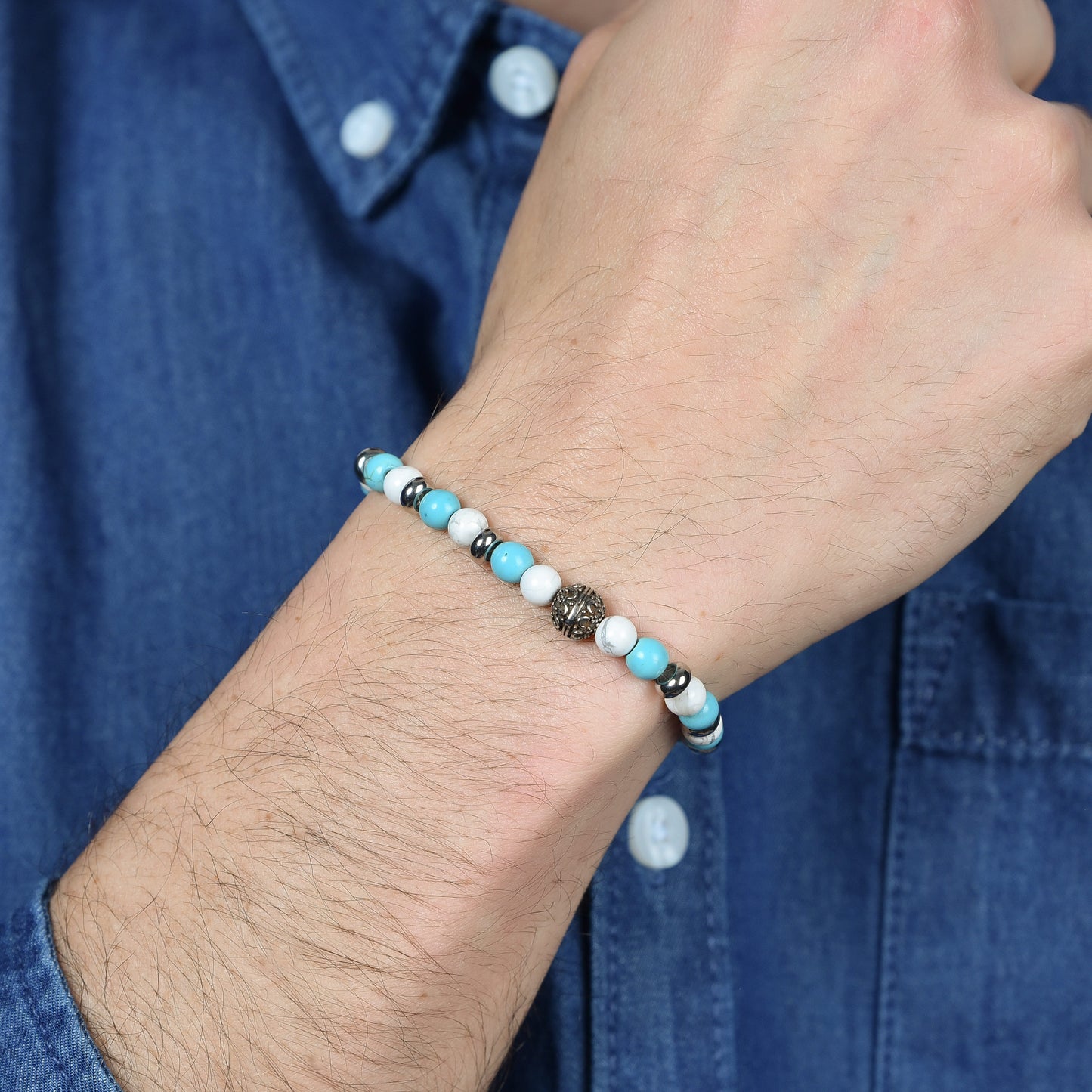 BRACELET ÉLASTIQUE POUR HOMME AVEC PIERRES BLEUES ET BLANCHES ET ÉLÉMENTS EN ACIER