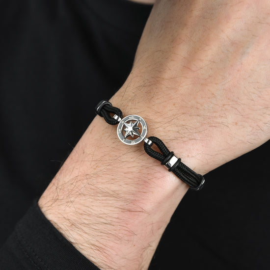 BRACELET HOMME EN CORDE NOIRE AVEC ROSE DES VENTS EN ÉMAIL NOIR