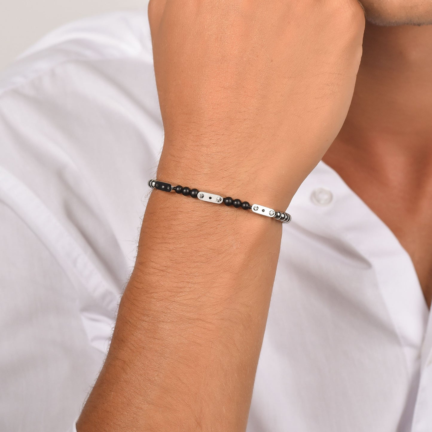 BRACELET POUR HOMME EN ACIER AVEC PIERRES NOIRES