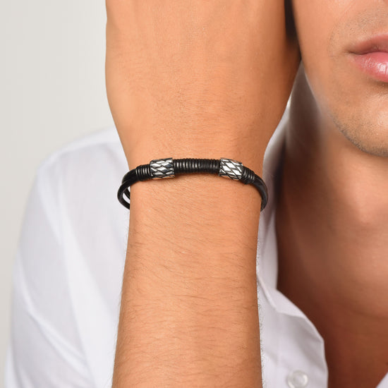 BRACELET HOMME EN CUIR MARRON AVEC ÉLÉMENTS EN ACIER