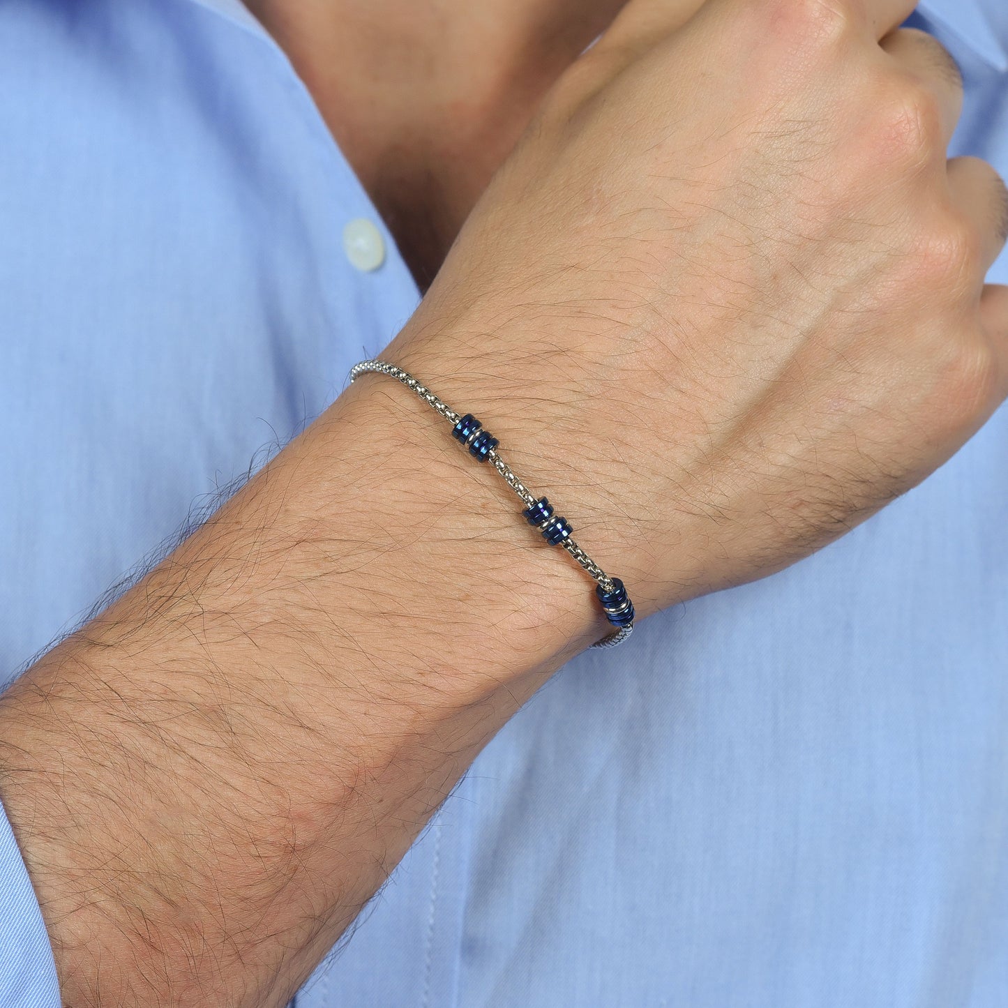 BRACELET HOMME EN ACIER AVEC ÉLÉMENTS IP BLEUS ET ARGENTÉS