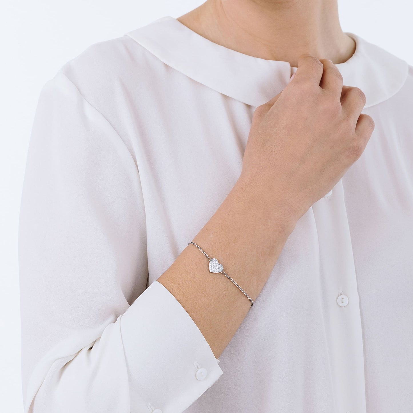 BRACELET EN ACIER POUR FEMMES AVEC PETIT CŒUR ET CRISTAUX BLANCS