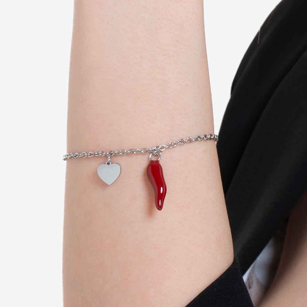 BRACELET FEMME EN ACIER AVEC CŒUR ET CORNE ROUGE