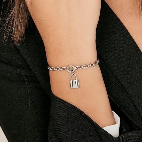 BRACELET EN ACIER POUR FEMME AVEC CADENAS