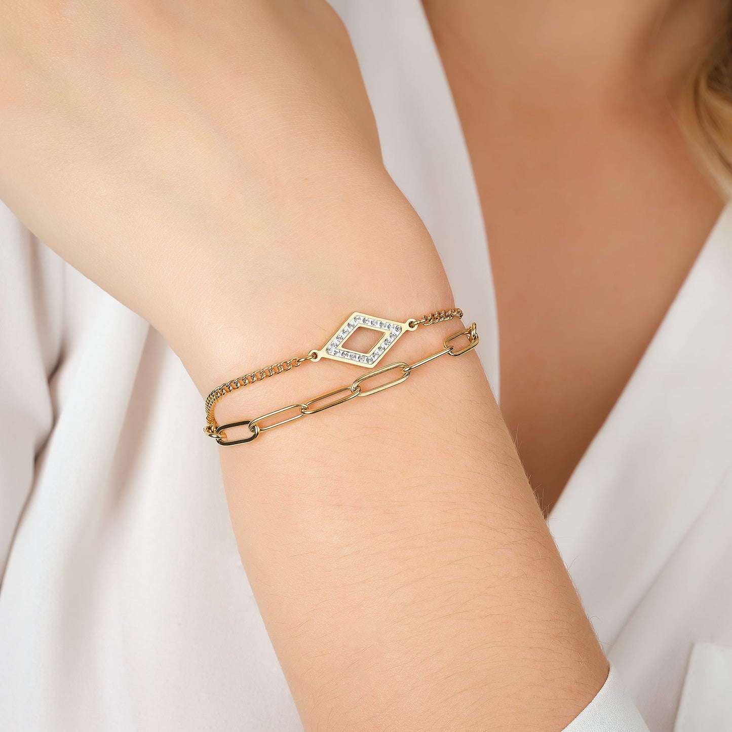 BRACELET POUR FEMME EN ACIER ET OR IP AVEC CRISTAUX BLANCS