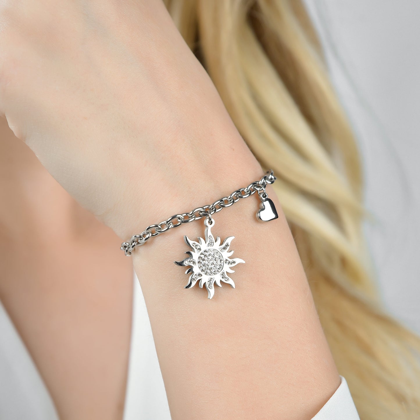 BRACELET SOLAIRE EN ACIER POUR FEMME AVEC CRISTAUX BLANCS