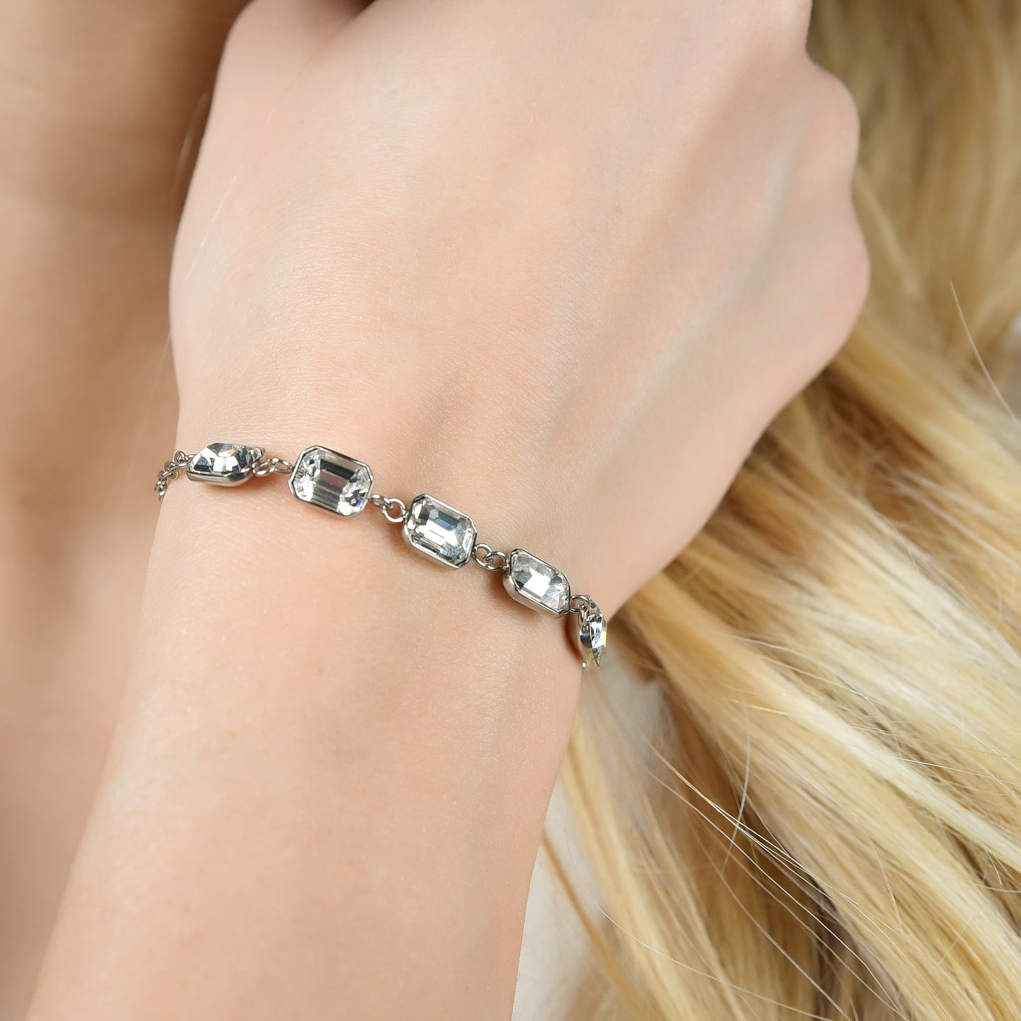 BRACELET FEMME EN ACIER AVEC CRISTAUX BLANCS