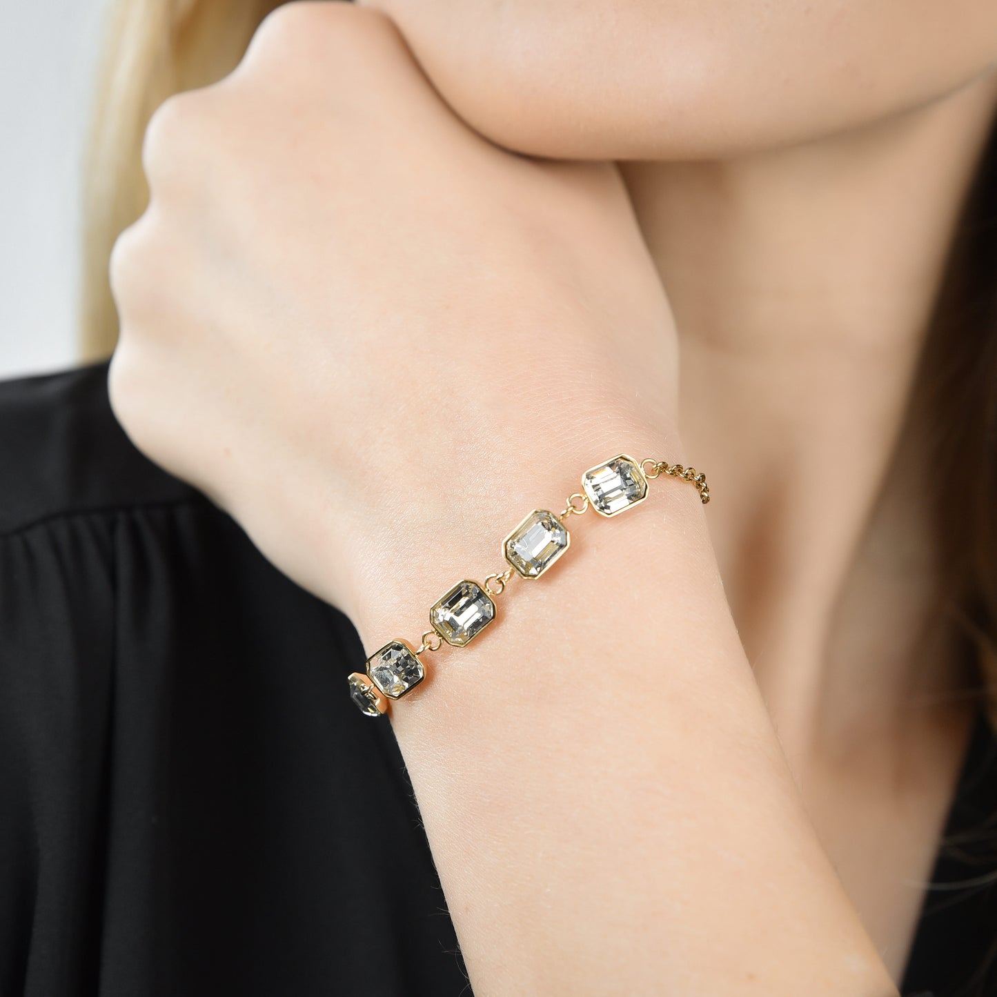 BRACELET POUR FEMME EN ACIER ET OR IP AVEC CRISTAUX BLANCS