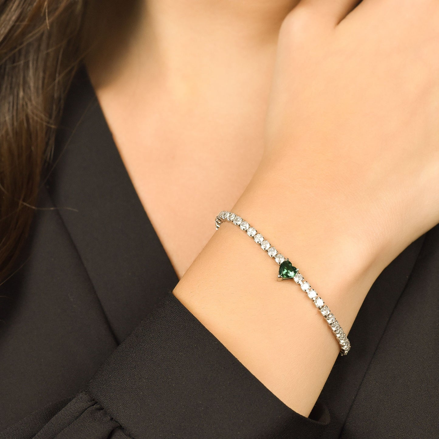 BRACELET DE TENNIS POUR FEMME EN ACIER AVEC CRISTAUX BLANCS ET COEUR EN CRISTAL VERT