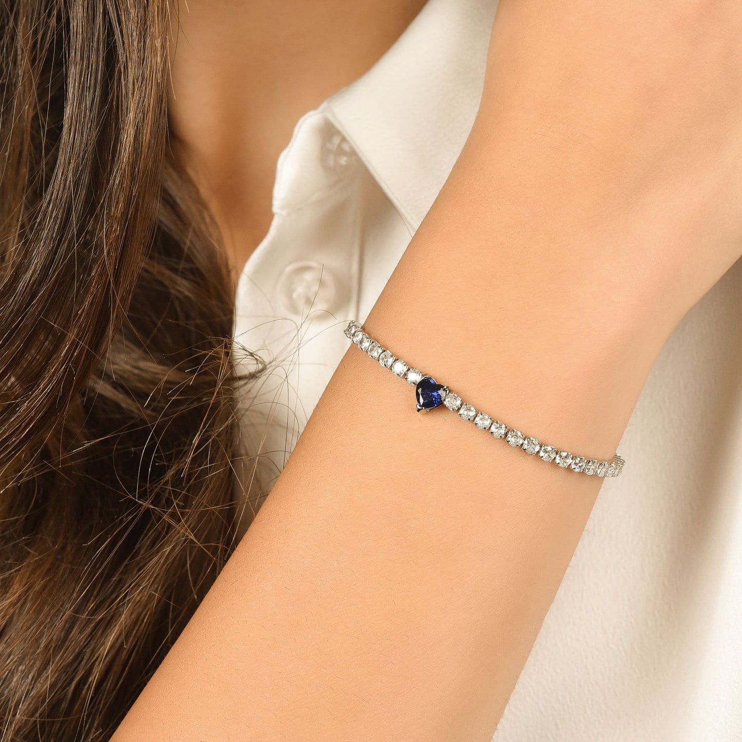 BRACELET DE TENNIS EN ACIER POUR FEMME AVEC CRISTAUX BLANCS ET COEUR EN CRISTAL BLEU