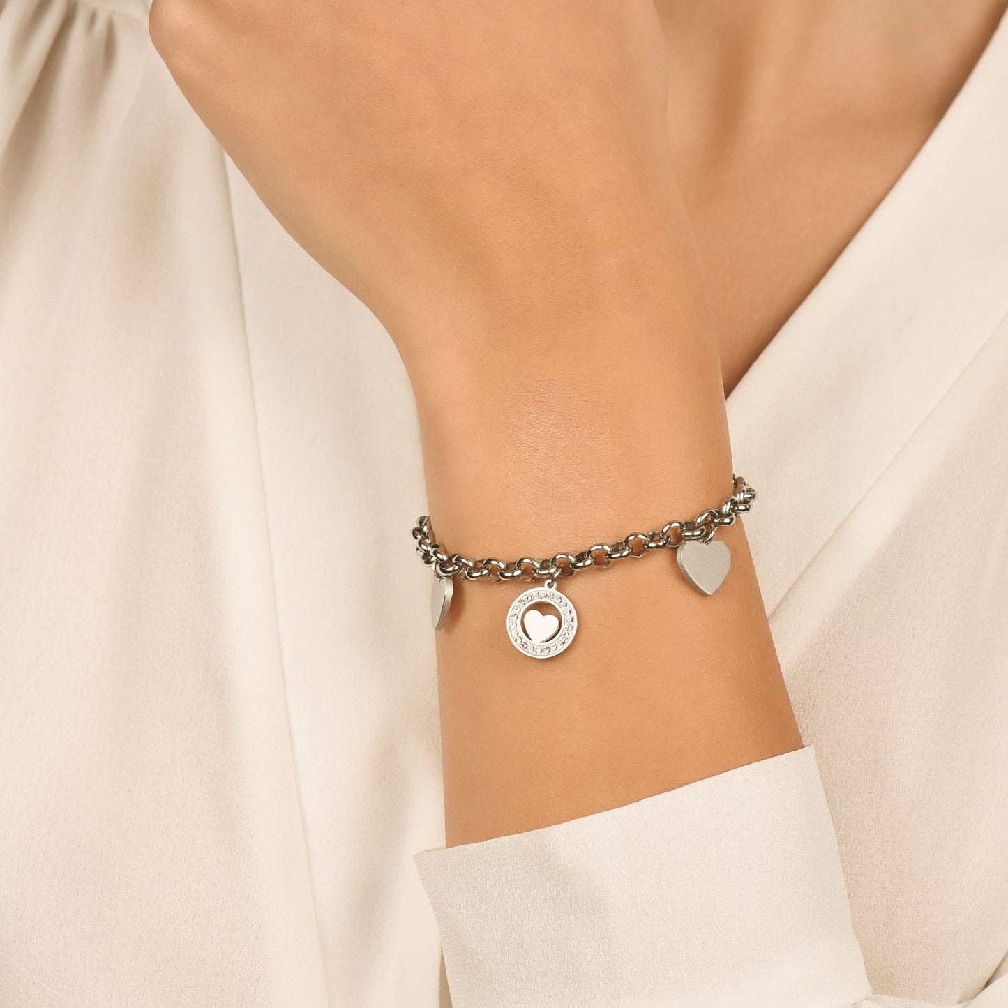 BRACELET FEMME EN ACIER DORÉ IP AVEC CŒURS ET CRISTAUX BLANCS