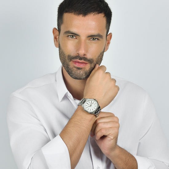 MONTRE HOMME EN ACIER CADRAN BLANC, DÉTAILS ARGENTÉS