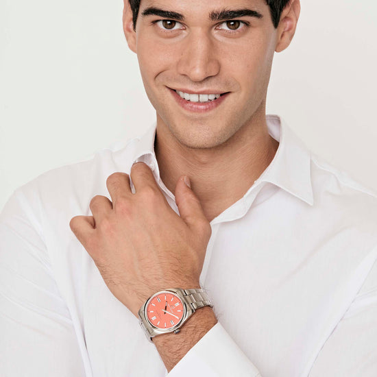 MONTRE EN ACIER AVEC CADRAN ORANGE