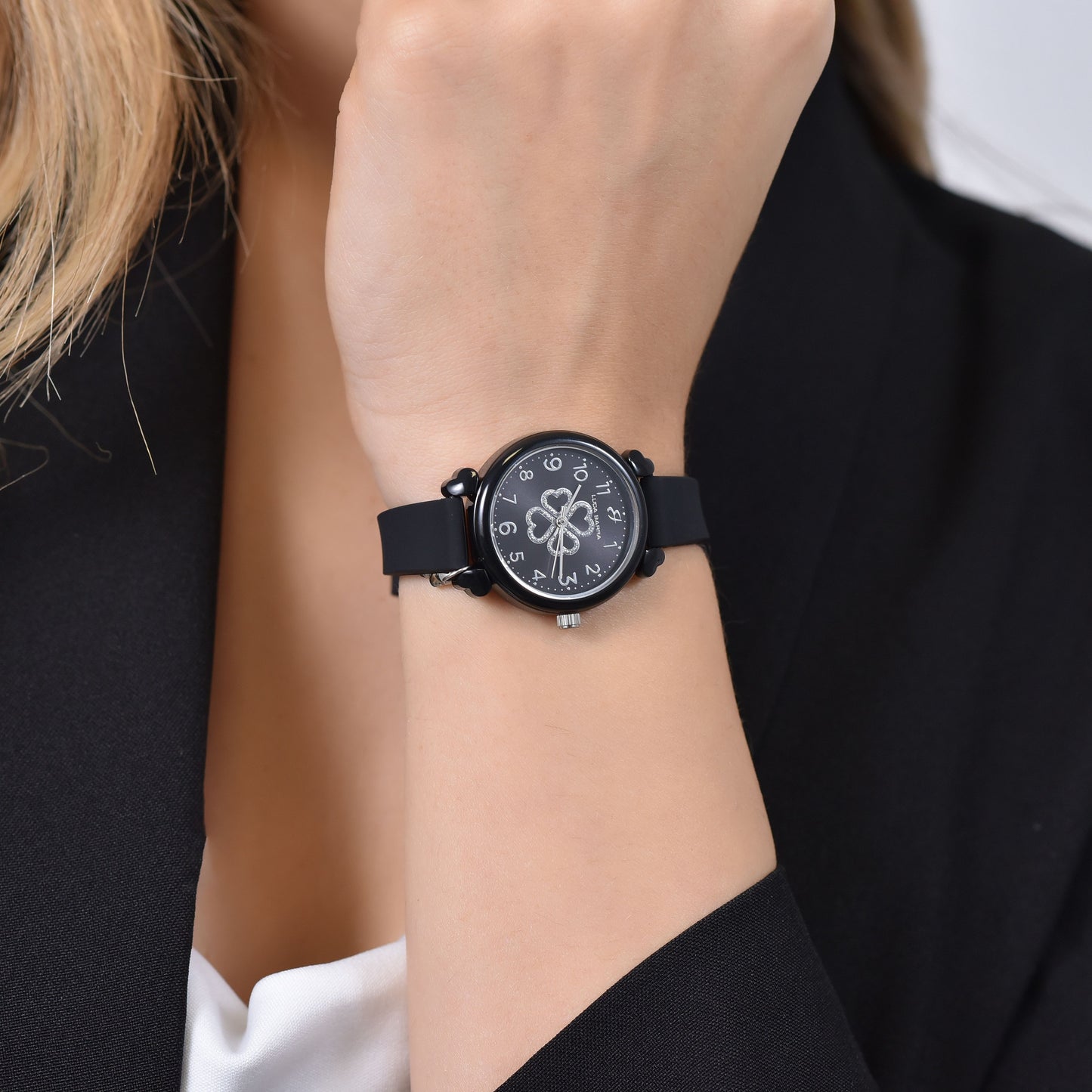 MONTRE FEMME EN SILICONE NOIR AVEC TRÈFLE À QUATRE FEUILLES