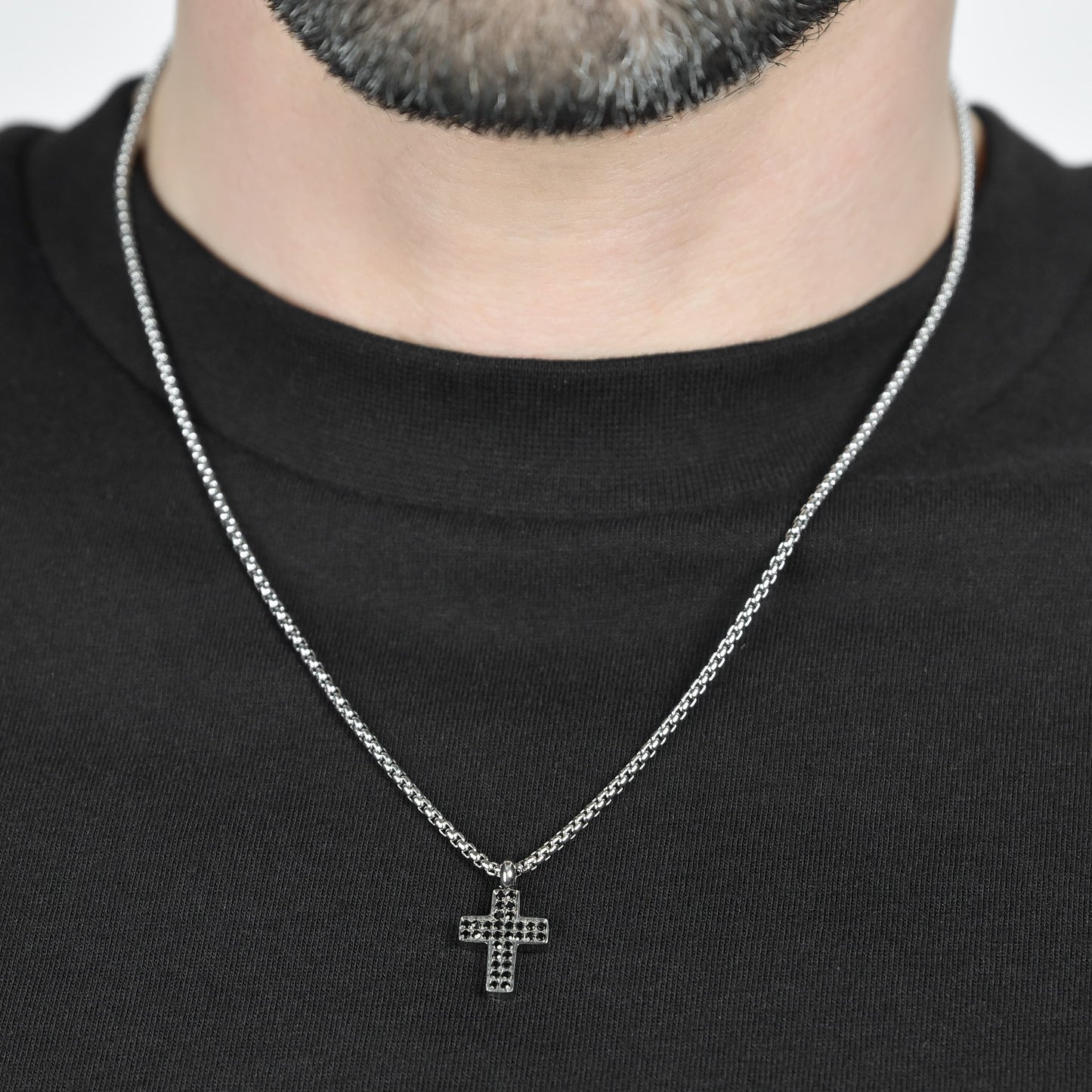 COLLIER HOMME CROIX EN ACIER AVEC CRISTAUX NOIRS