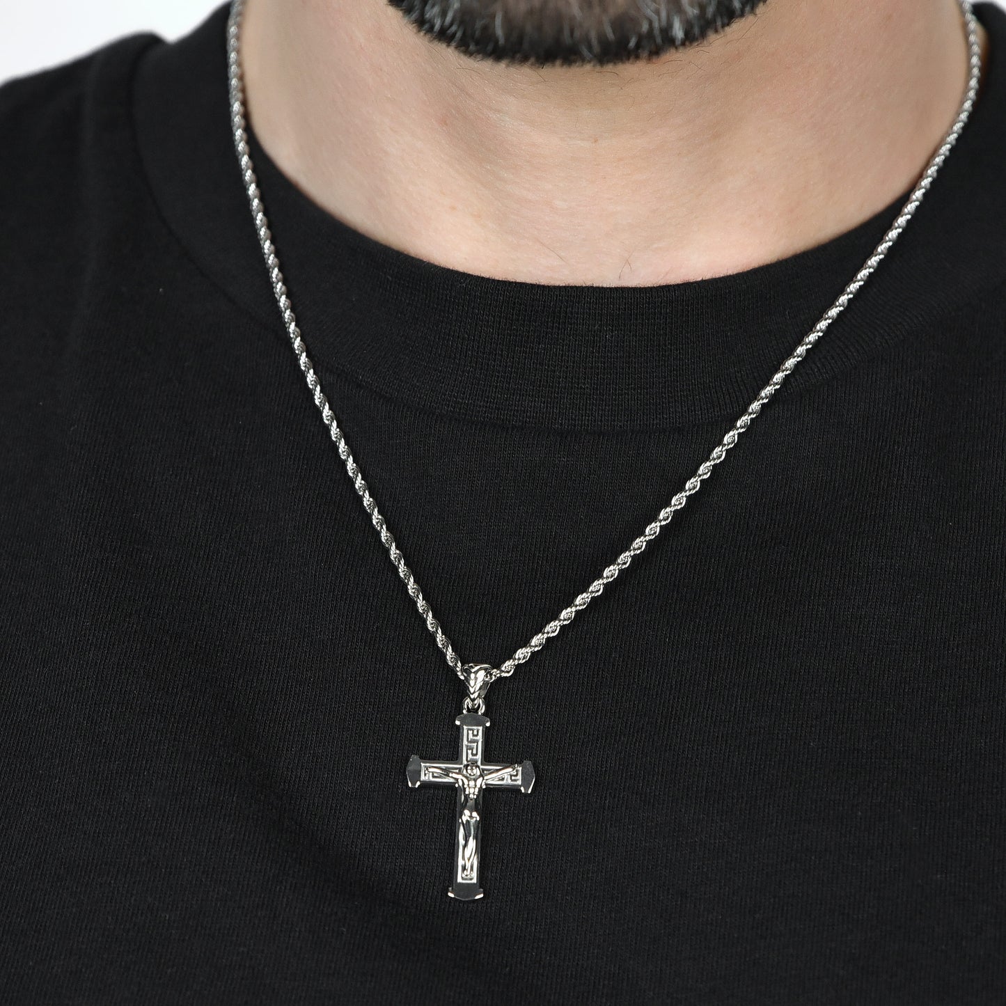 COLLIER HOMME EN ACIER AVEC CRUCIFIX