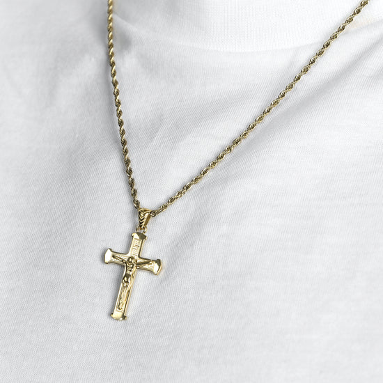 COLLIER POUR HOMMES EN ACIER DORÉ AVEC CRUCIFIX