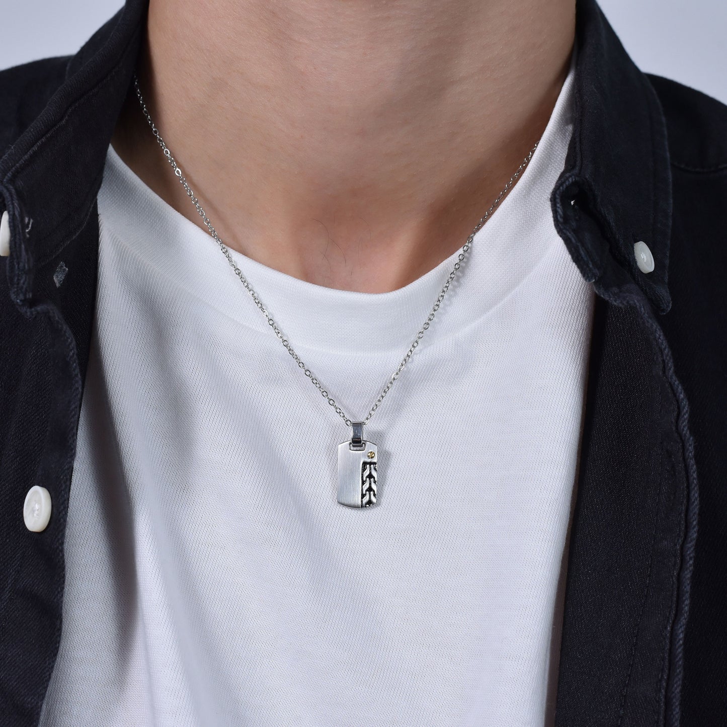 COLLIER EN ACIER POUR HOMME AVEC ÉLÉMENT