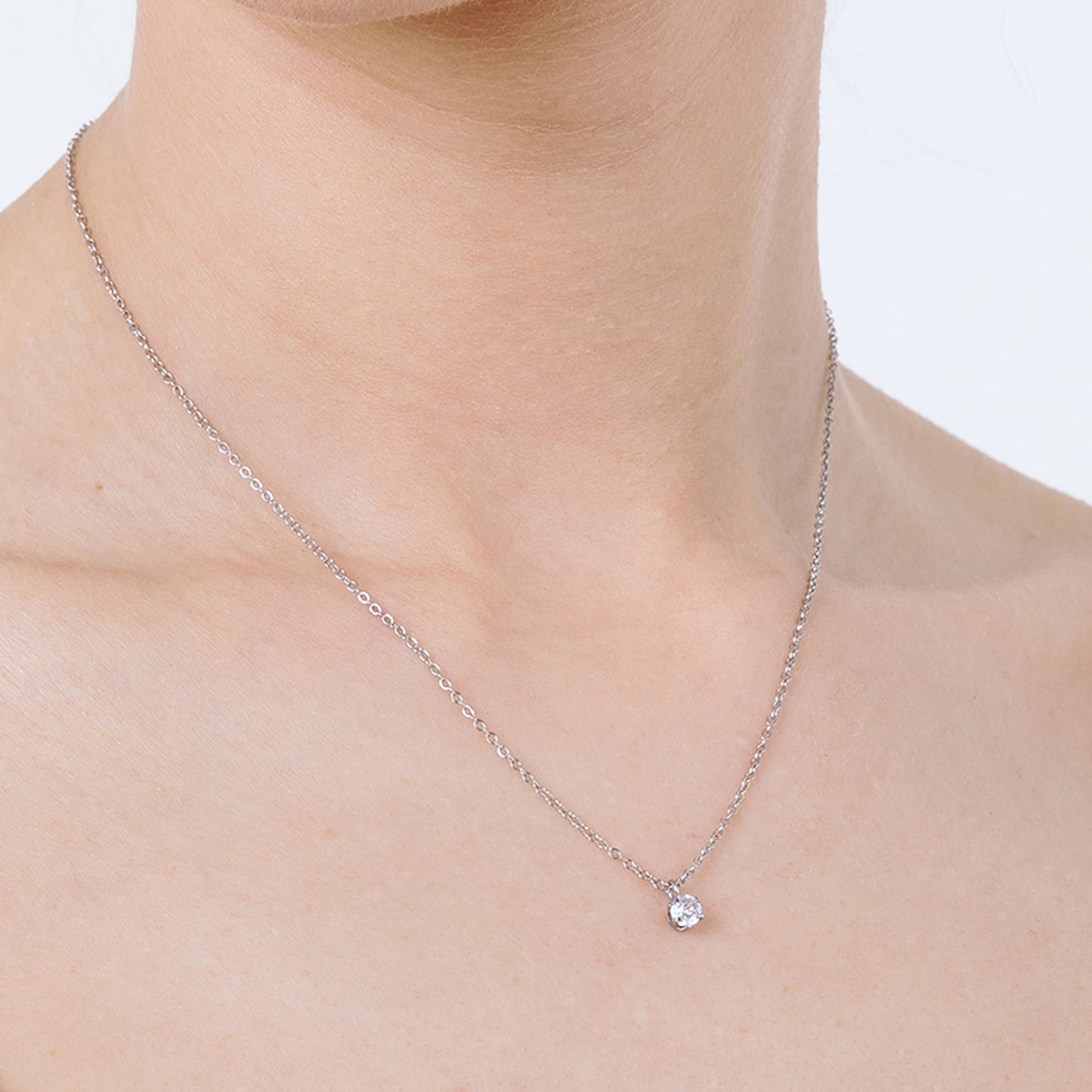 COLLIER POUR FEMME EN ACIER AVEC CRISTAL BLANC DE 4 MM POUR UNE LUMIÈRE PONCTUELLE