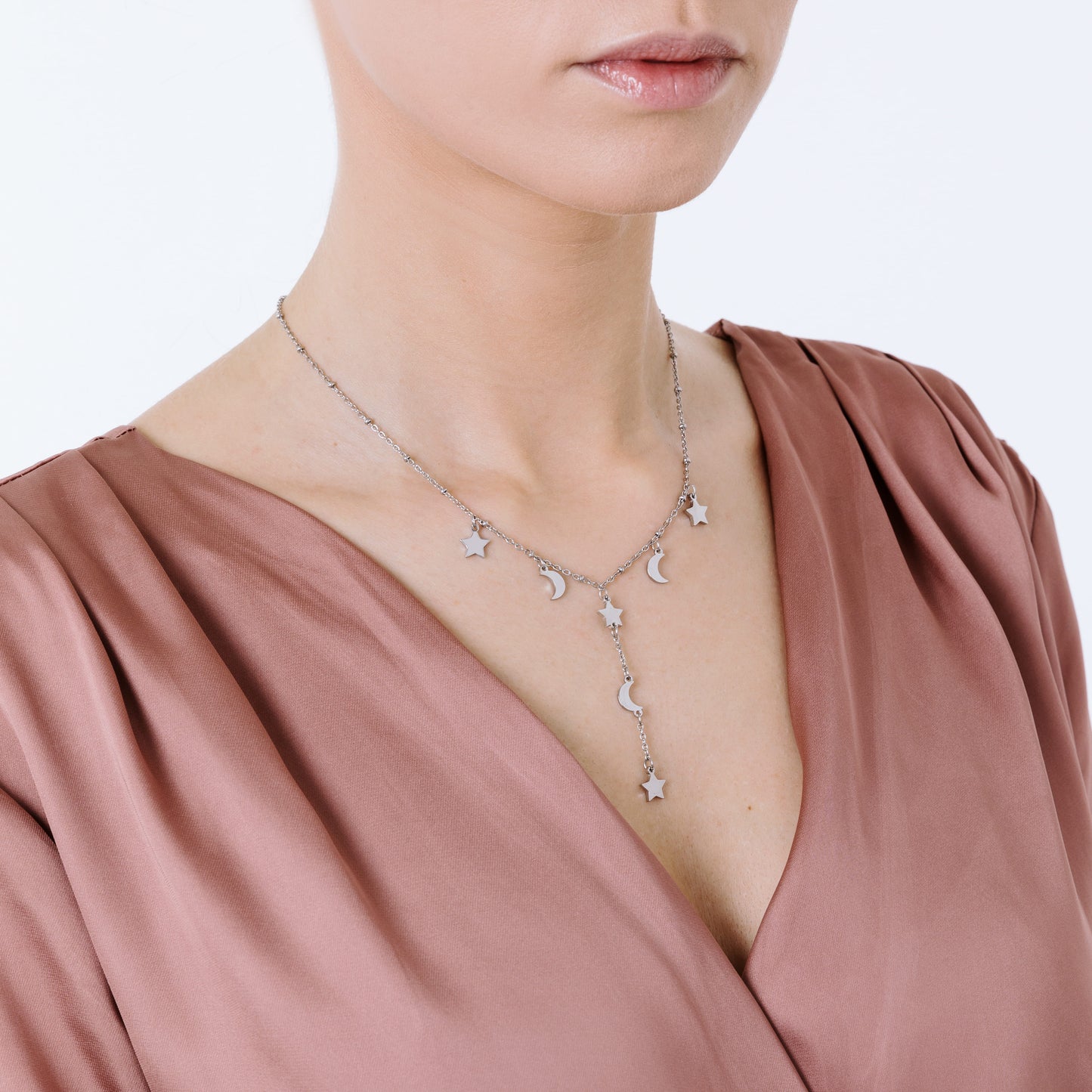 COLLIER EN ACIER AVEC ÉTOILES ET LUNES