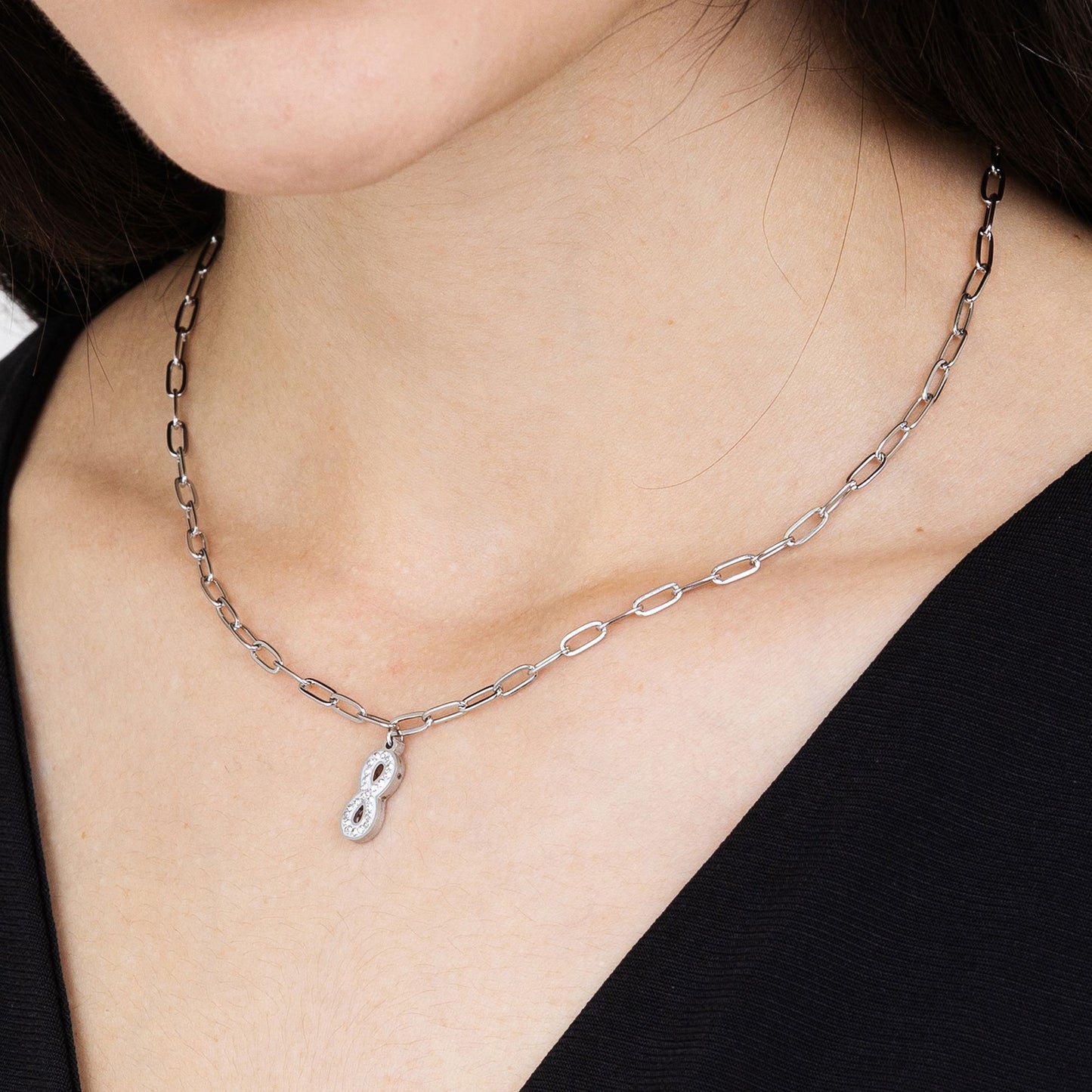 COLLIER EN ACIER POUR FEMMES AVEC CRISTAUX INFINIS ET BLANCS ET MAILLON DE CHAÎNE