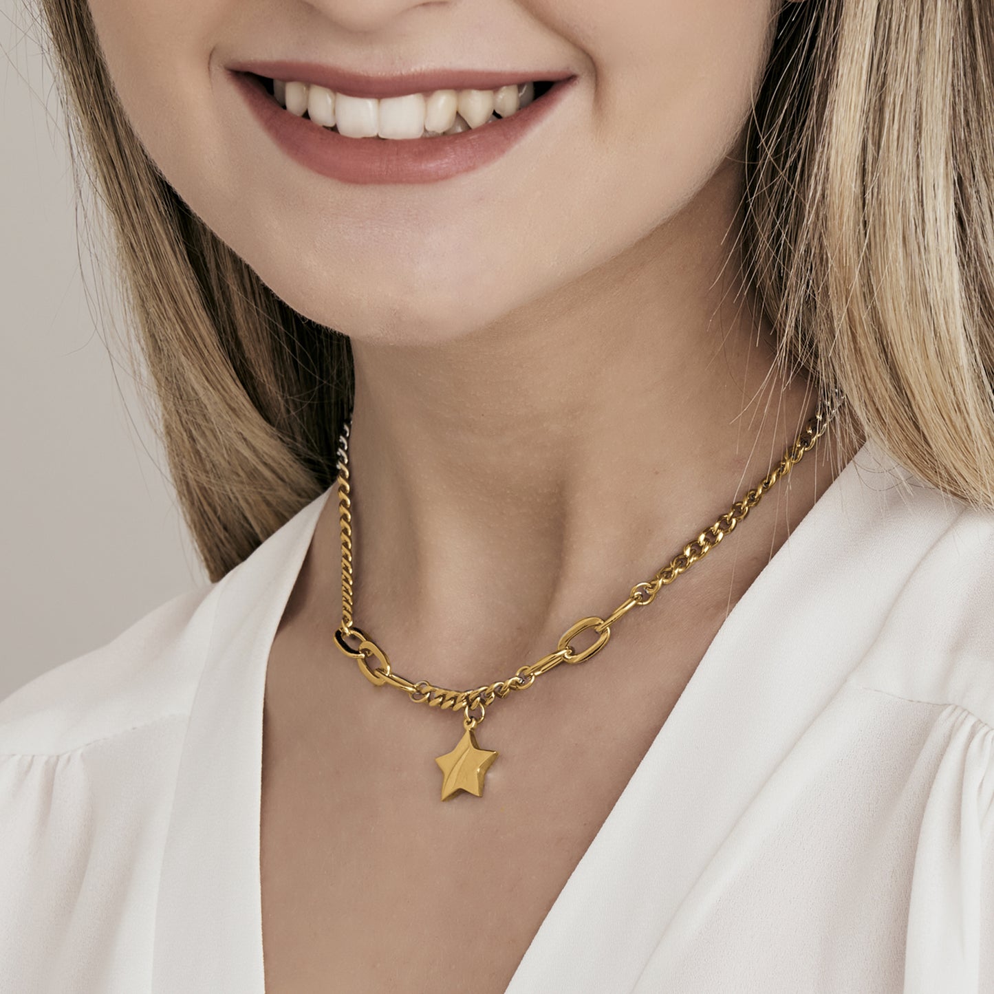 COLLIER POUR FEMMES EN ACIER DORÉ IP AVEC PENDENTIF ÉTOILE