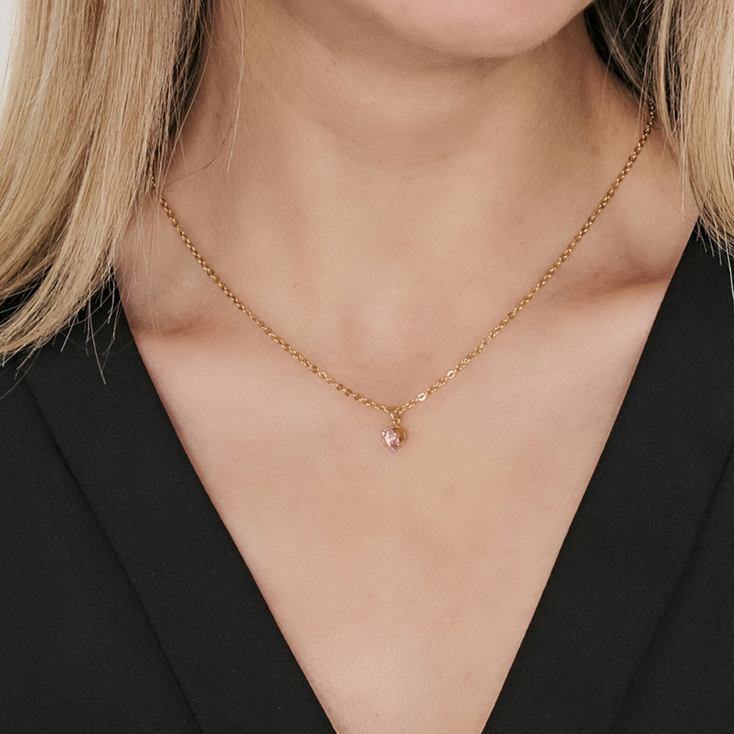 COLLIER FEMME EN ACIER AVEC CRISTAL ROSE