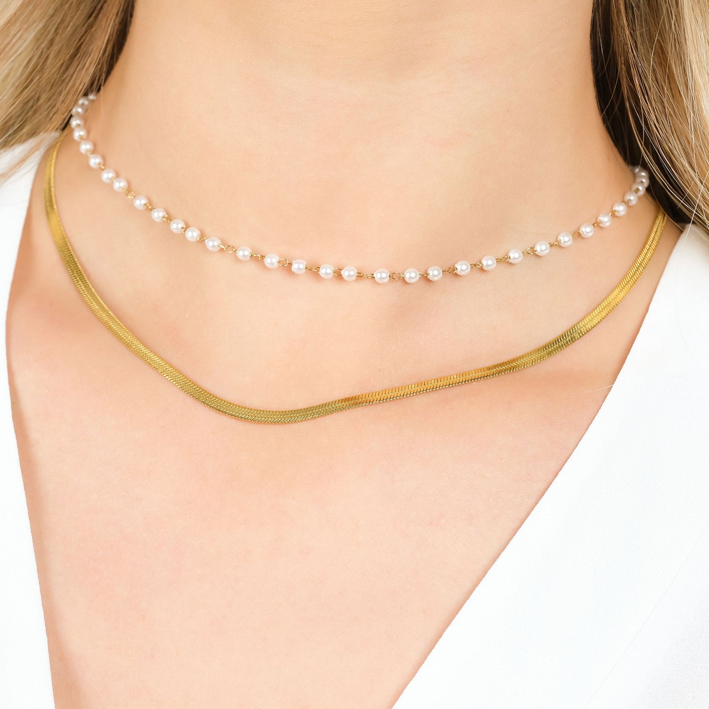 COLLIER FEMME EN ACIER AVEC PERLES BLANCHES