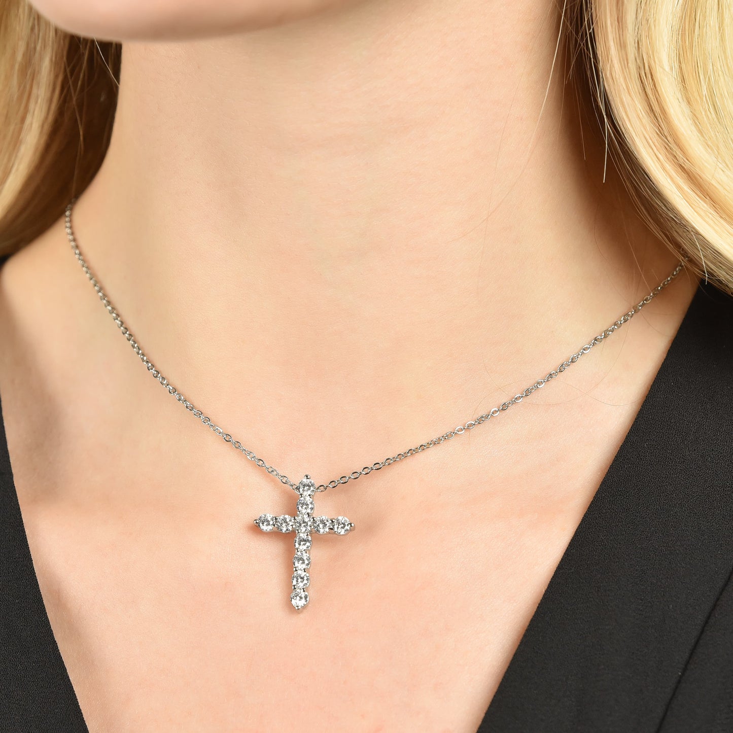 COLLIER CROIX EN ACIER POUR FEMMES AVEC CRISTAUX BLANCS