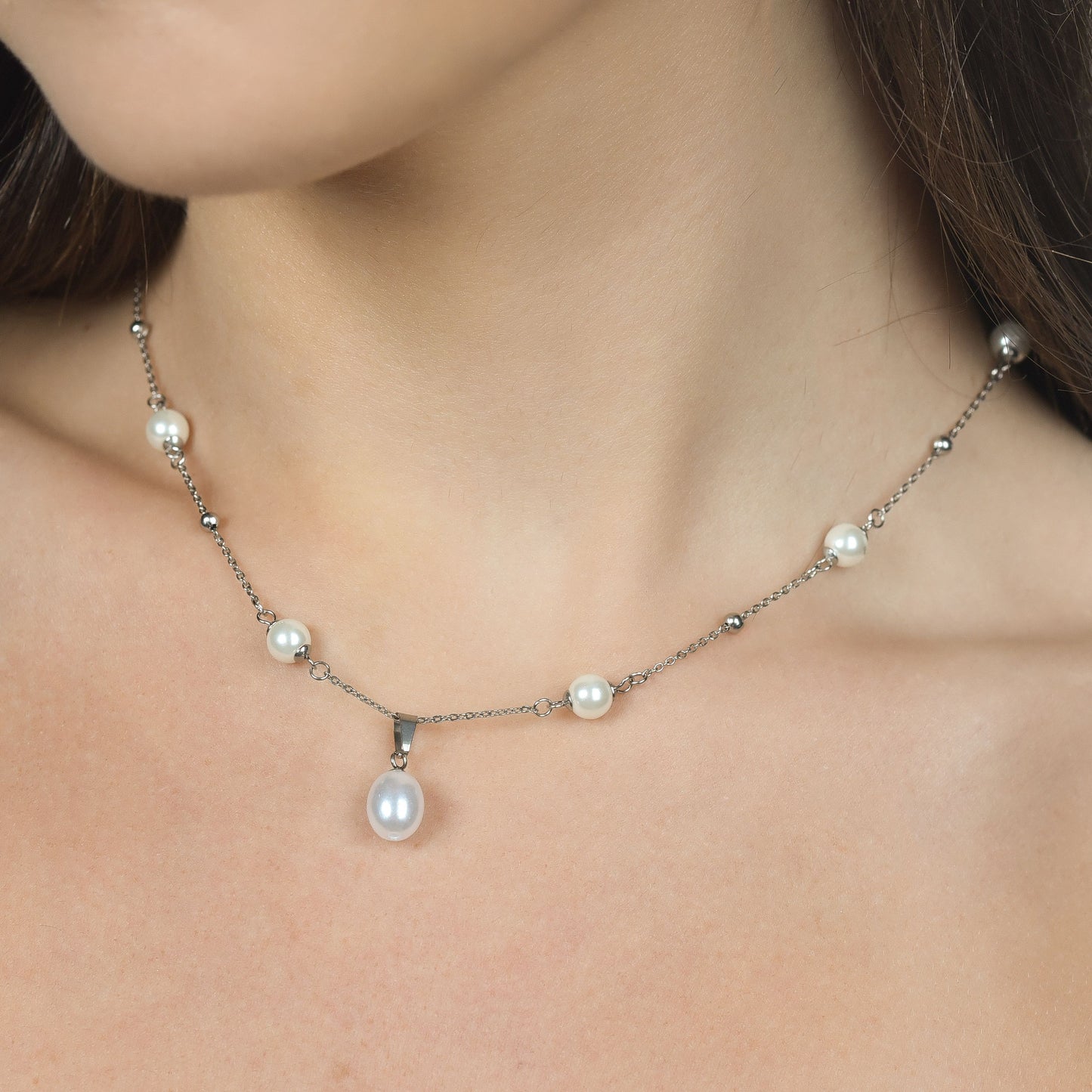 COLLIER EN ACIER AVEC PERLES POUR FEMMES