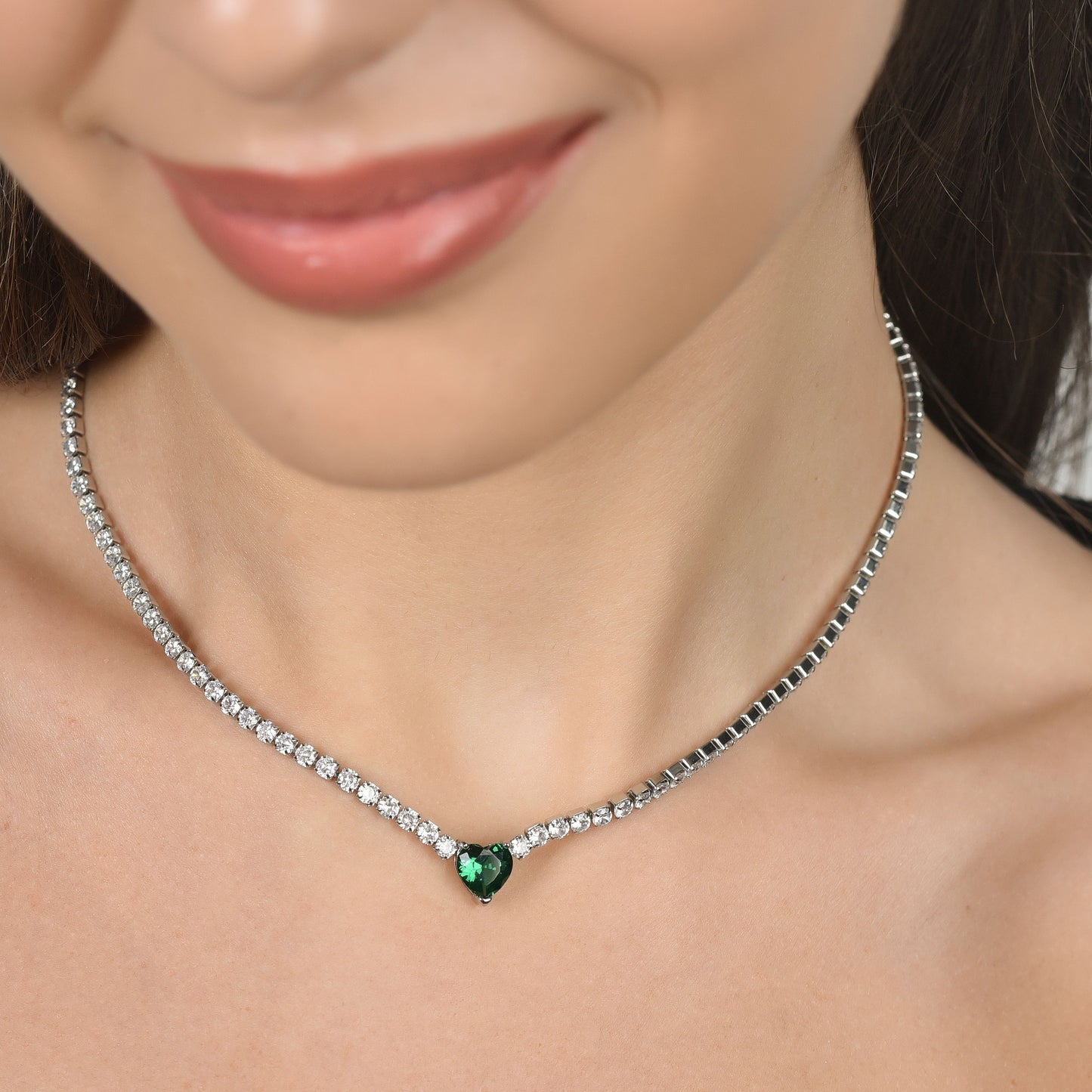 COLLIER DE TENNIS EN ACIER POUR FEMMES AVEC CRISTAUX BLANCS ET COEUR EN CRISTAL VERT