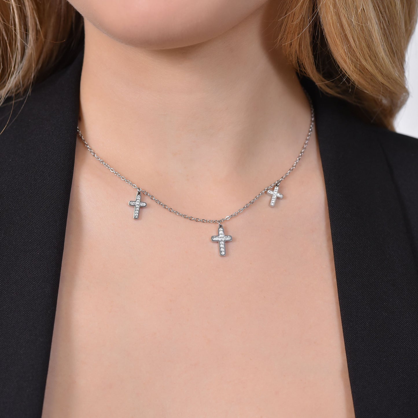 COLLIER POUR FEMMES AVEC CROIX EN ACIER ET CRISTAUX BLANCS