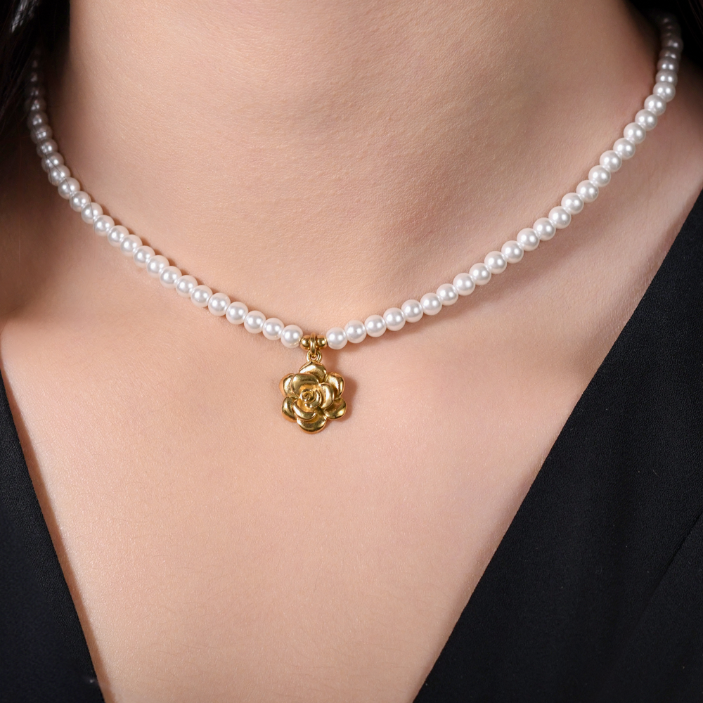 COLLIER ACIER IP OR PERLES ET ROSE