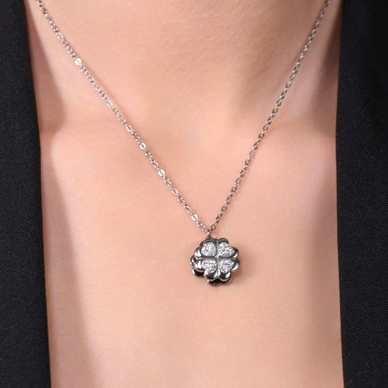 COLLIER POUR FEMMES EN ACIER AVEC TRÈFLE À QUATRE FEUILLES