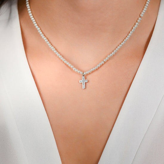 COLLIER EN ACIER AVEC PERLES ET CROIX