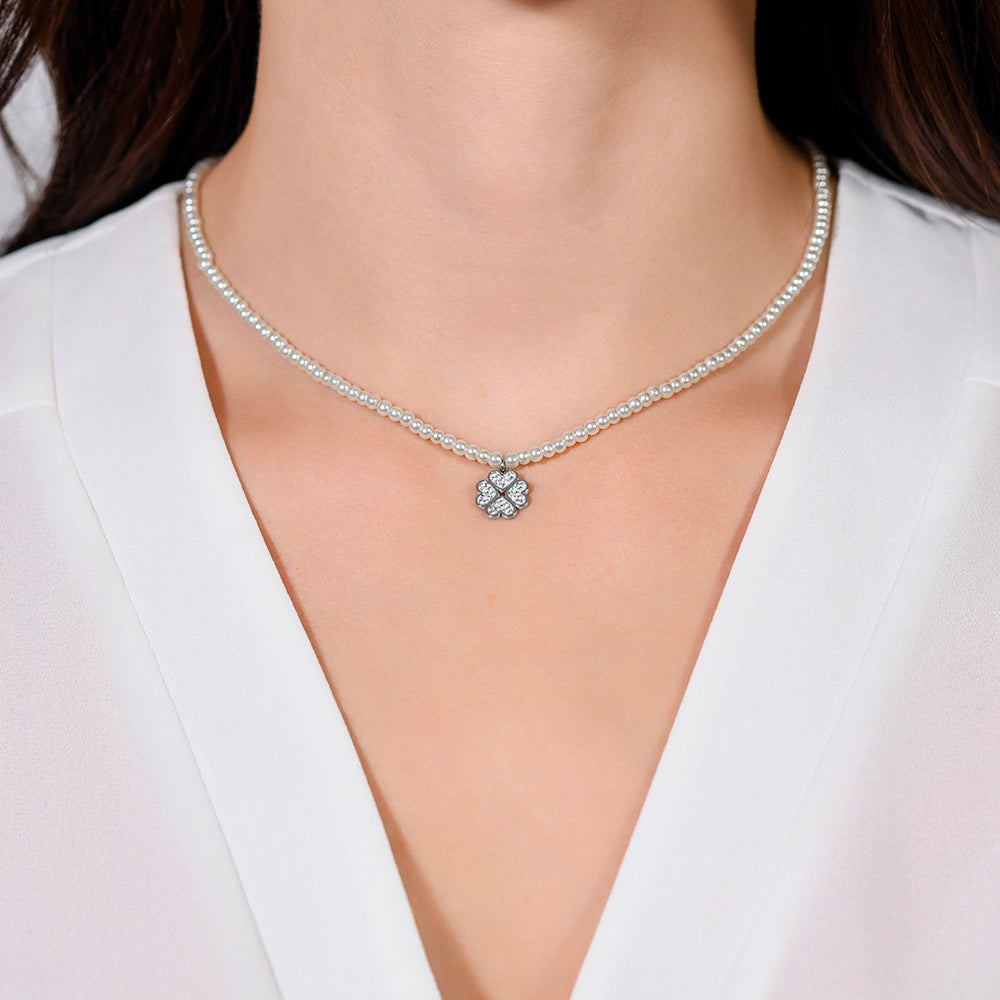 COLLIER POUR FEMMES EN ACIER, PERLES ET TRÈFLES