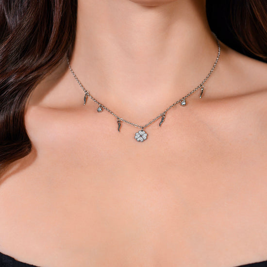 COLLIER EN ACIER À QUATRE FACES AVEC CORNES POUR FEMMES