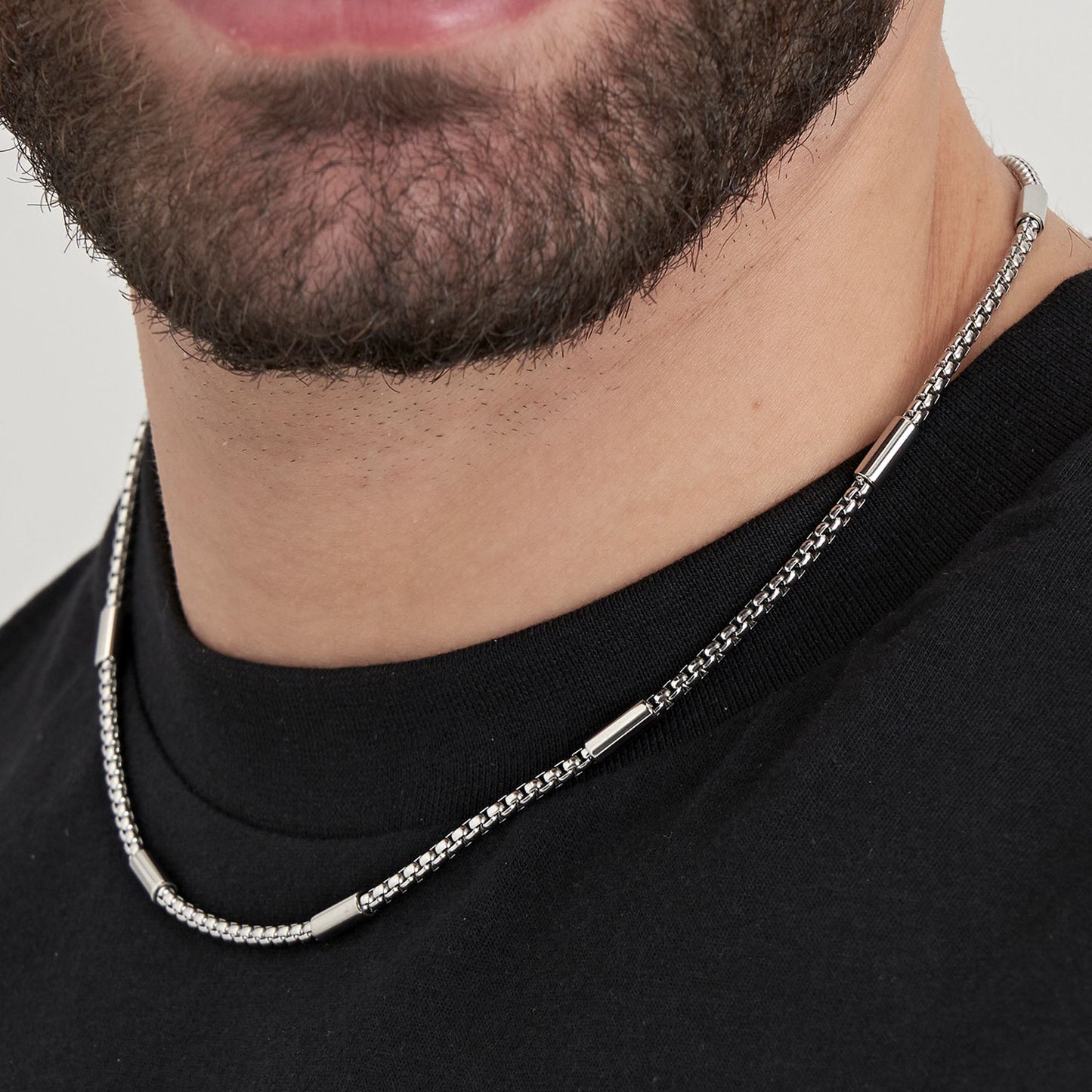 COLLIER EN ACIER POUR HOMMES AVEC ÉLÉMENTS EN ACIER